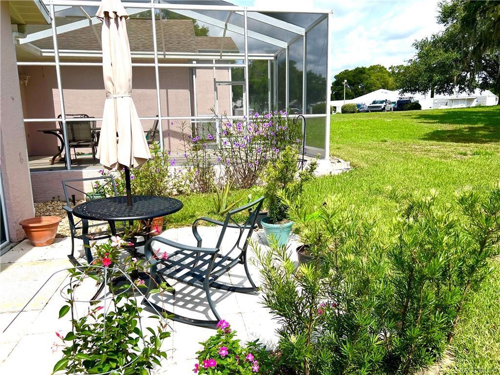 Listing photo id 13 for 6847 Queensbury Lane