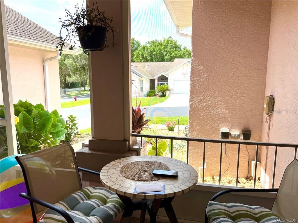 Listing photo id 14 for 6847 Queensbury Lane