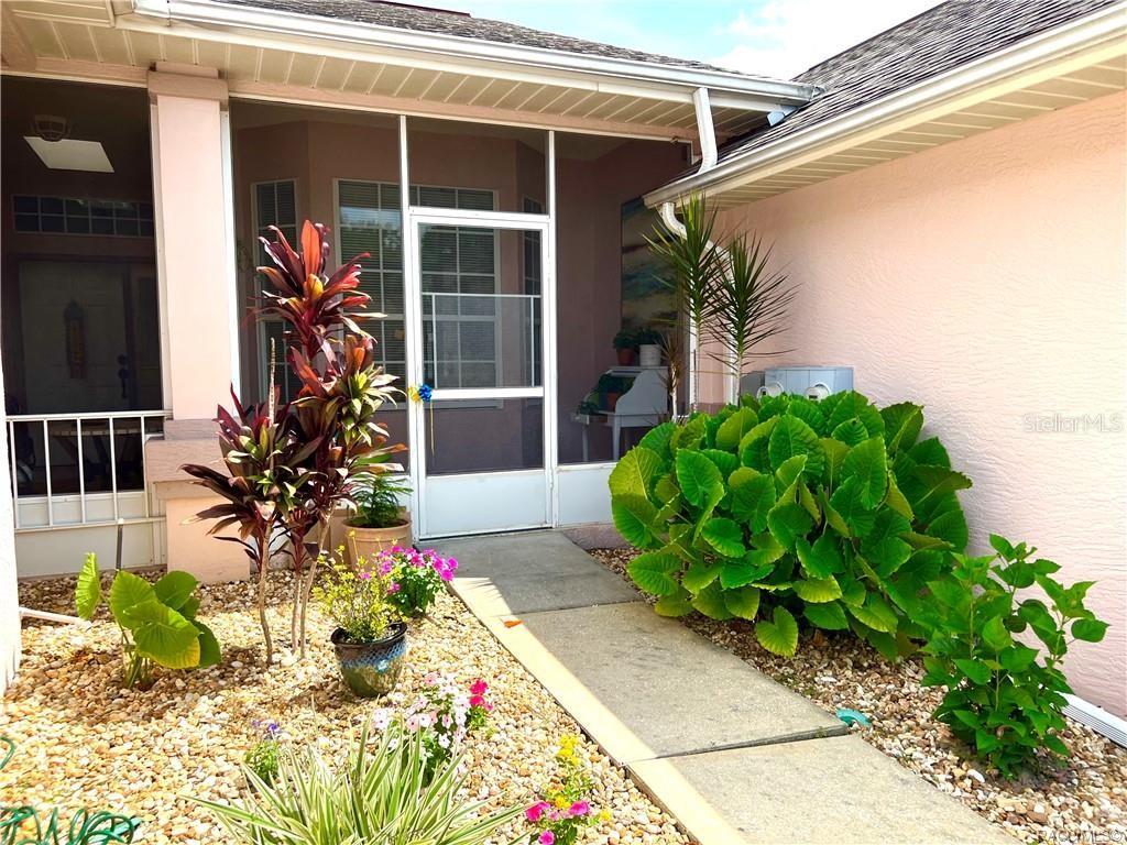 Listing photo id 0 for 6847 Queensbury Lane