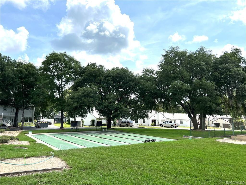 Listing photo id 19 for 6847 Queensbury Lane