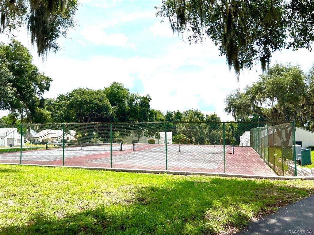 Listing photo id 20 for 6847 Queensbury Lane