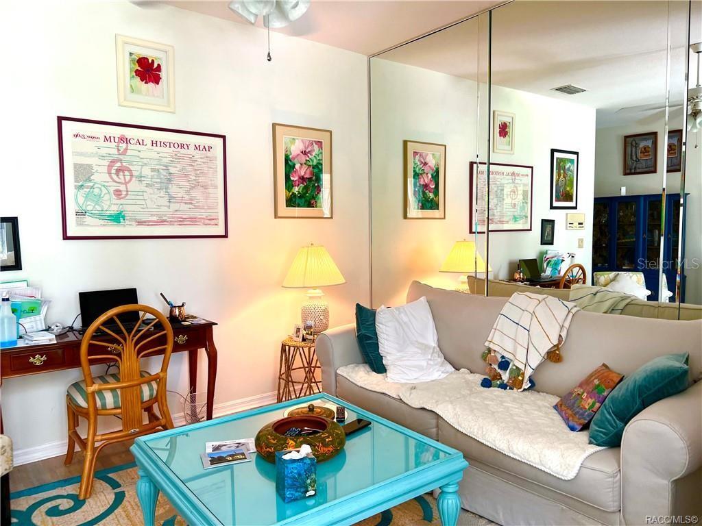Listing photo id 2 for 6847 Queensbury Lane