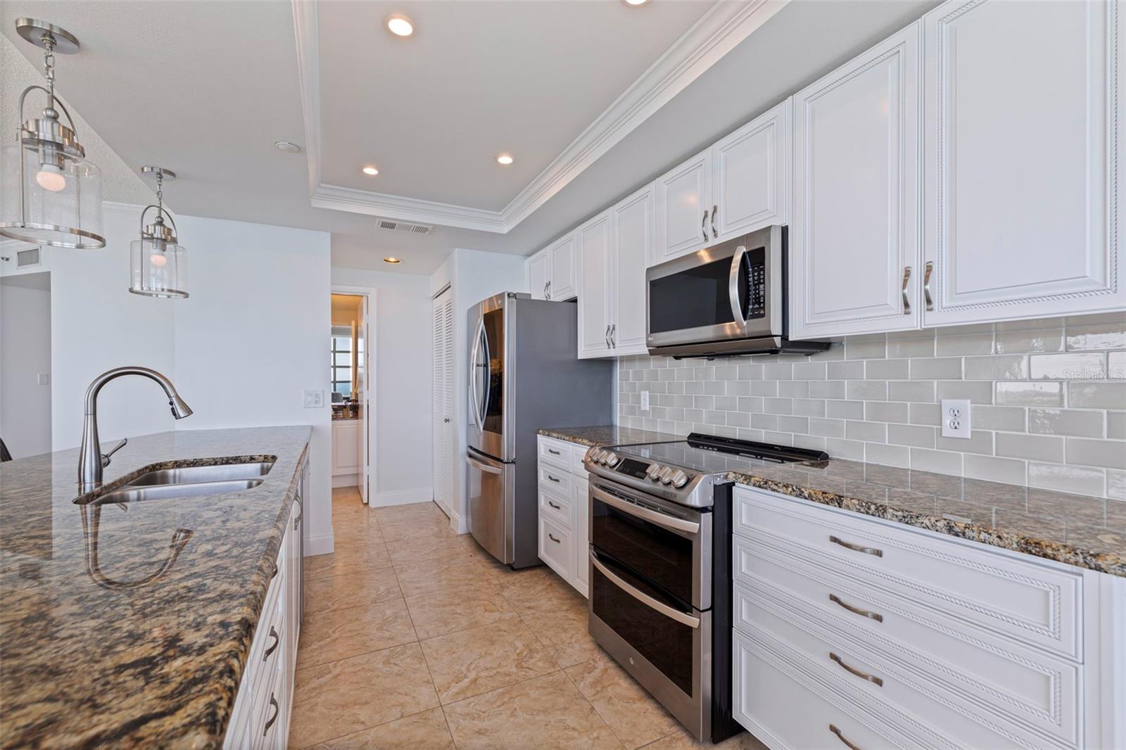 Image 17 of 81 For 1520 Gulf Boulevard 1502