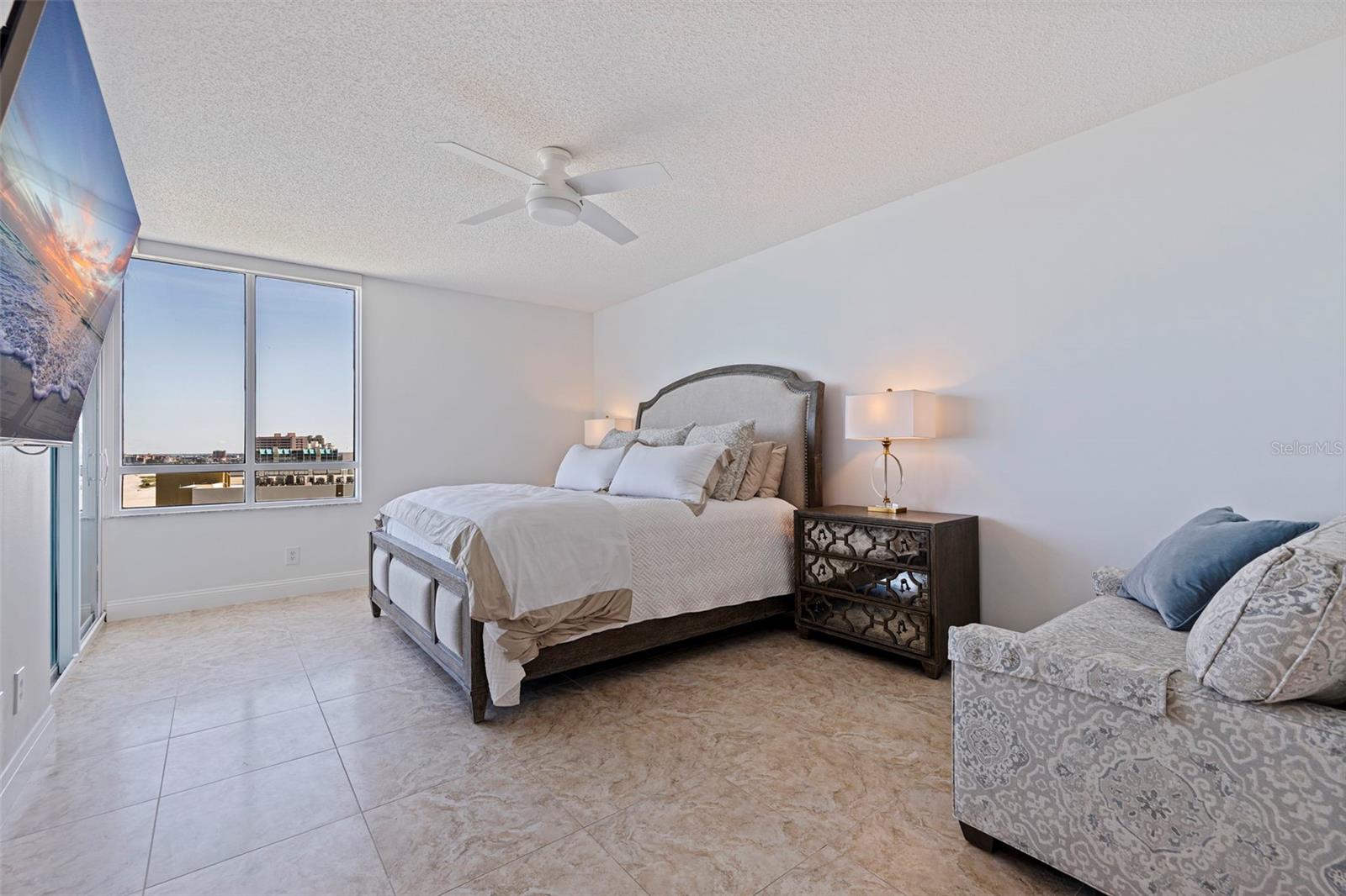 Image 26 of 81 For 1520 Gulf Boulevard 1502