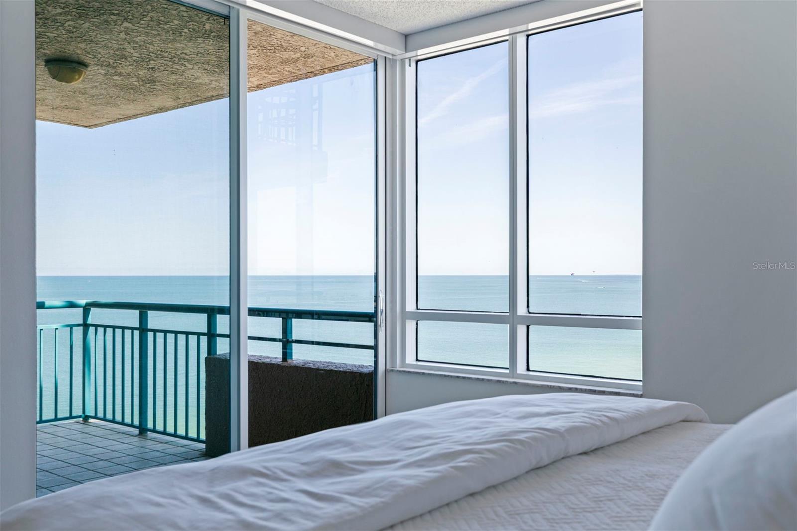 Image 28 of 81 For 1520 Gulf Boulevard 1502
