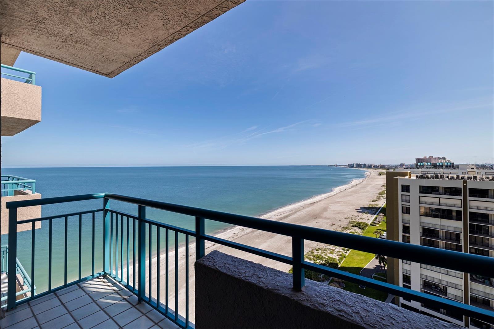 Image 29 of 81 For 1520 Gulf Boulevard 1502