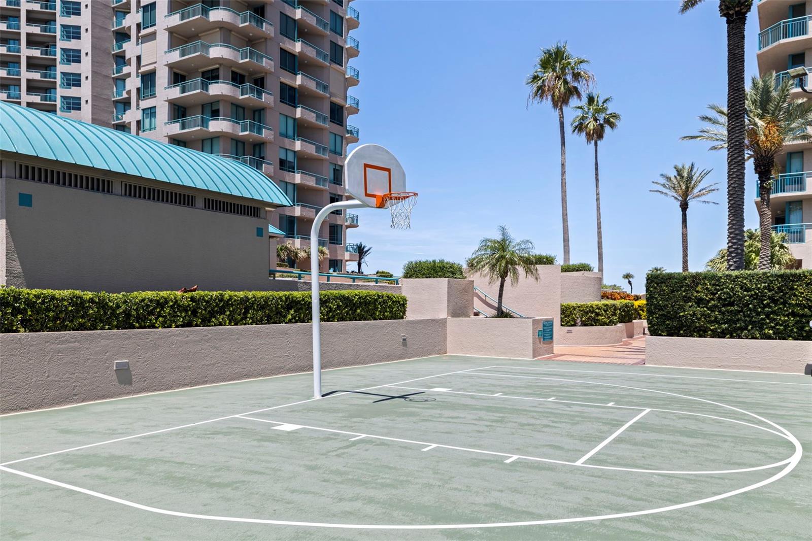 Image 64 of 81 For 1520 Gulf Boulevard 1502