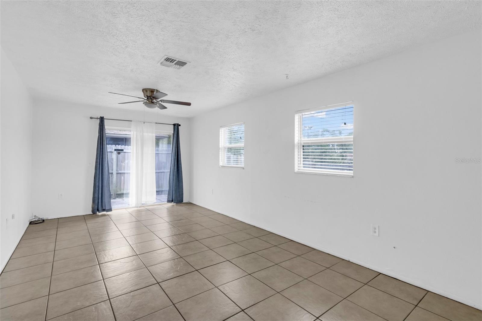 Image 8 of 31 For 5431 & 5435 Beach Street
