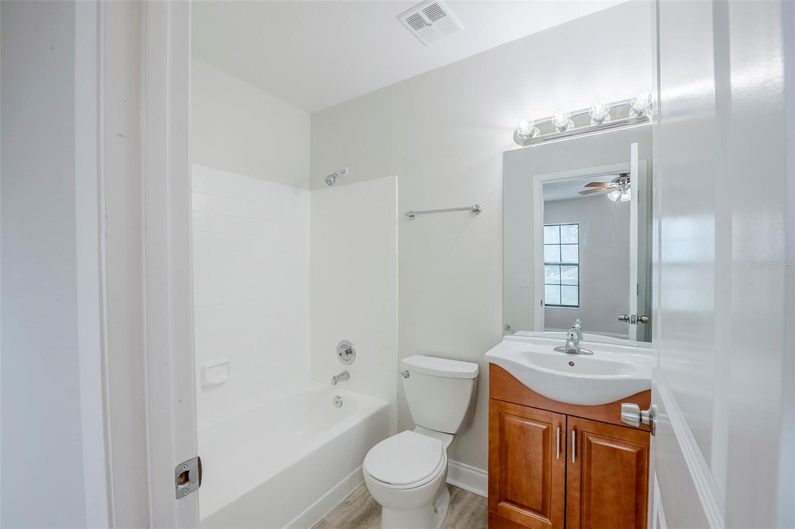 Image 13 of 19 For 609 Casa Park Court N