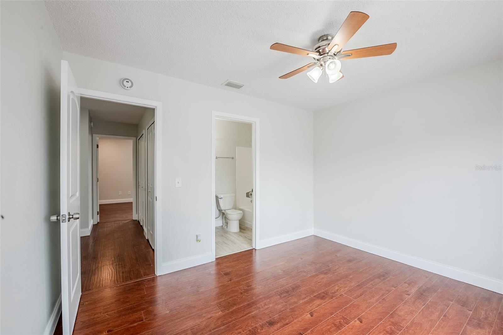 Image 15 of 19 For 609 Casa Park Court N