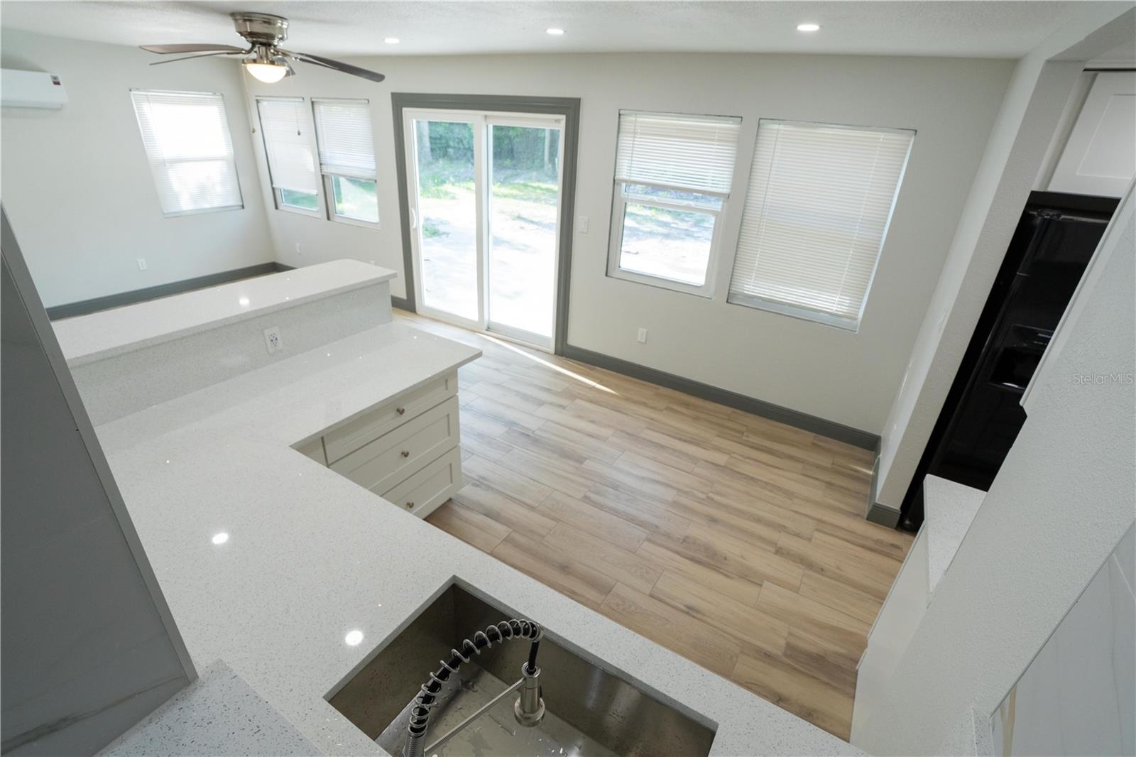 Listing photo id 8 for 2908 Edenwood Street