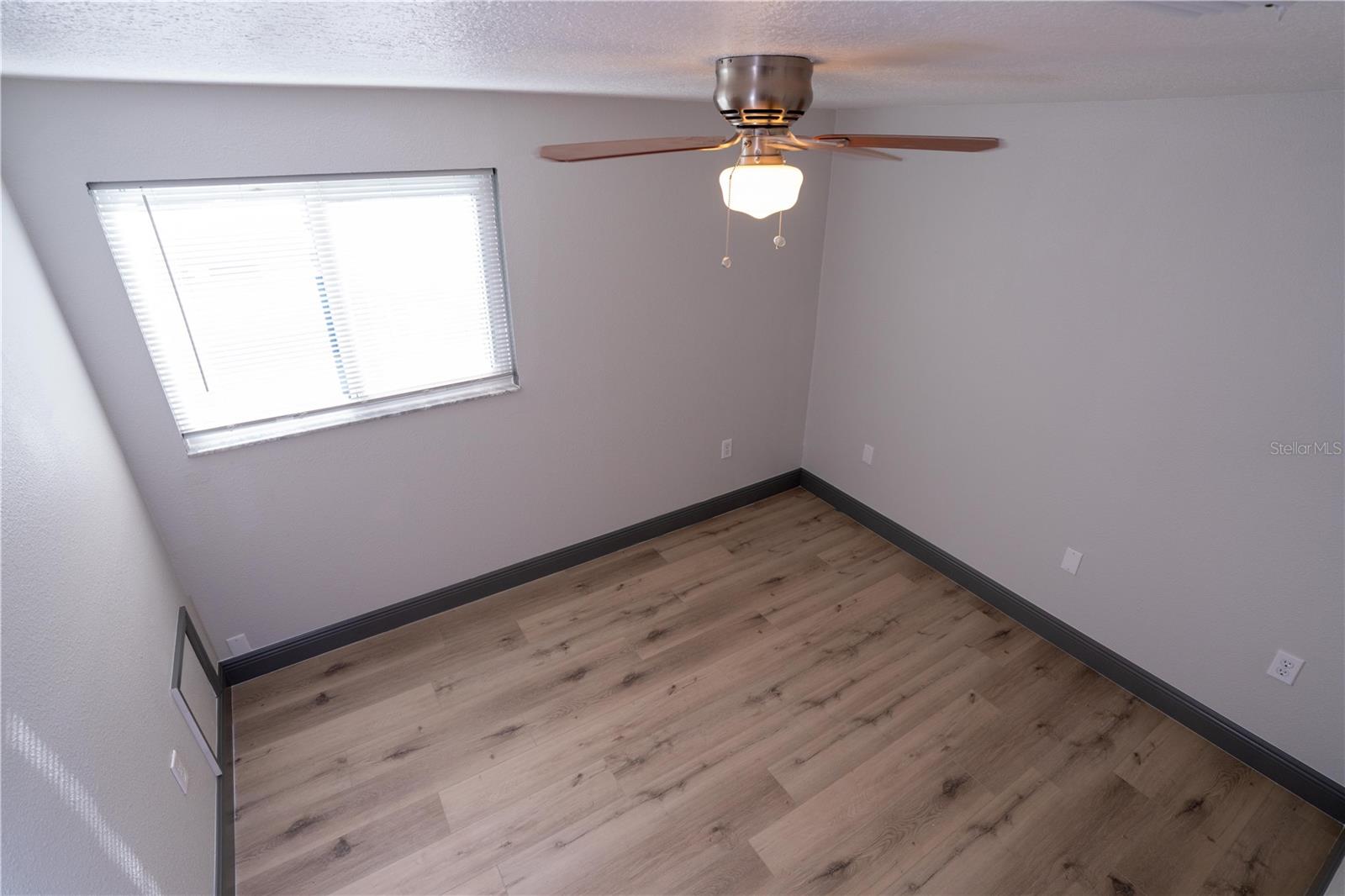 Listing photo id 13 for 2908 Edenwood Street