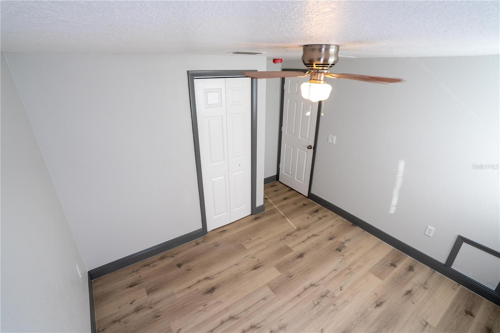 Listing photo id 14 for 2908 Edenwood Street