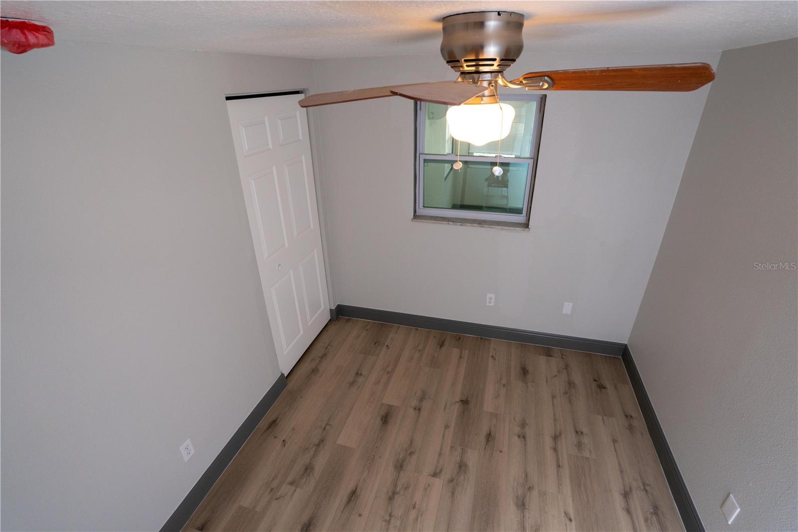Listing photo id 15 for 2908 Edenwood Street