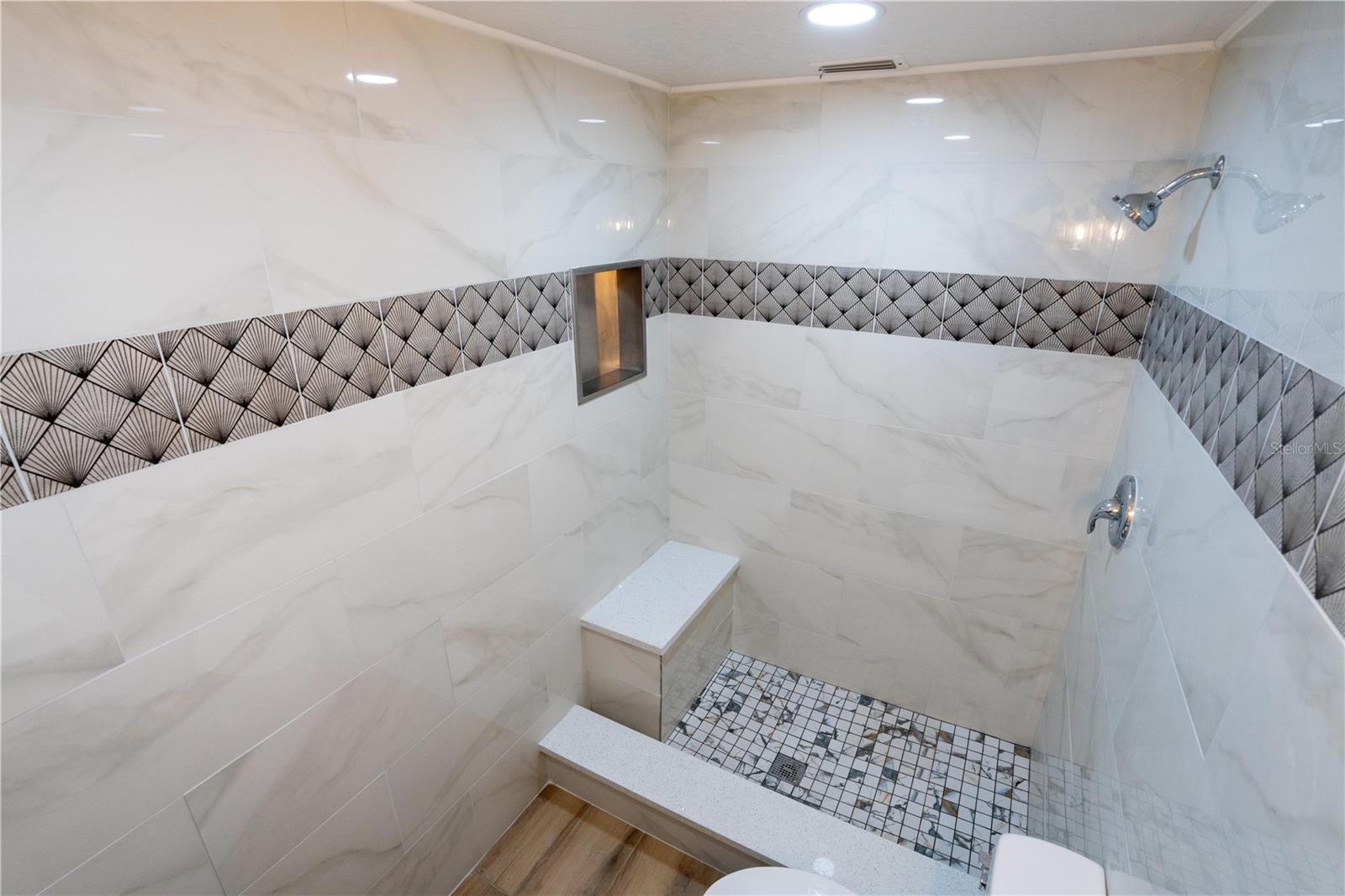 Listing photo id 17 for 2908 Edenwood Street