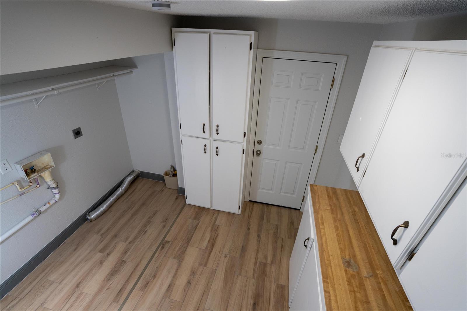 Listing photo id 22 for 2908 Edenwood Street