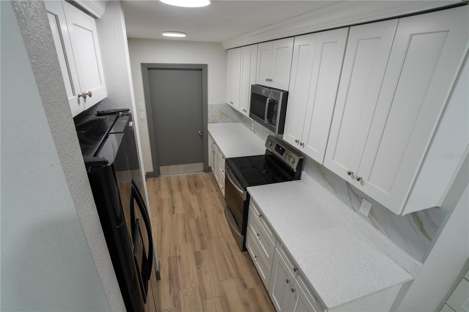 Listing photo id 25 for 2908 Edenwood Street