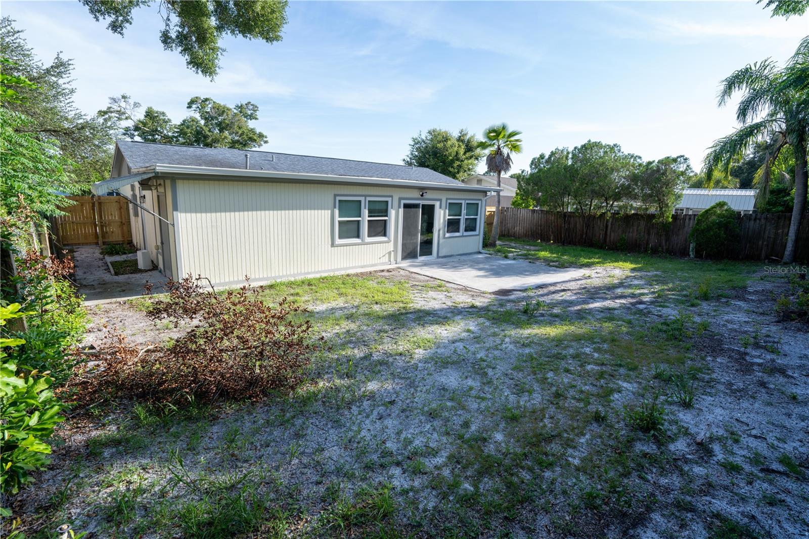 Listing photo id 27 for 2908 Edenwood Street