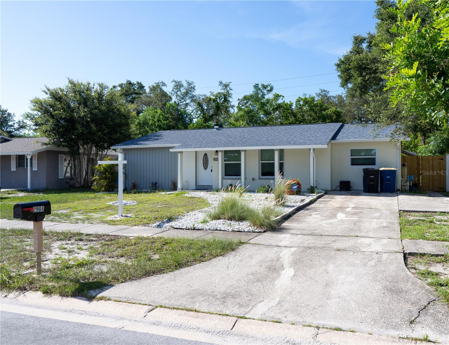 Listing photo id 1 for 2908 Edenwood Street