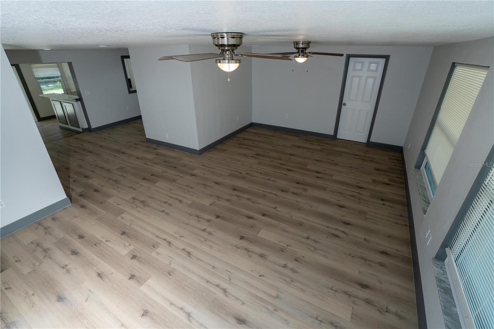Listing photo id 2 for 2908 Edenwood Street