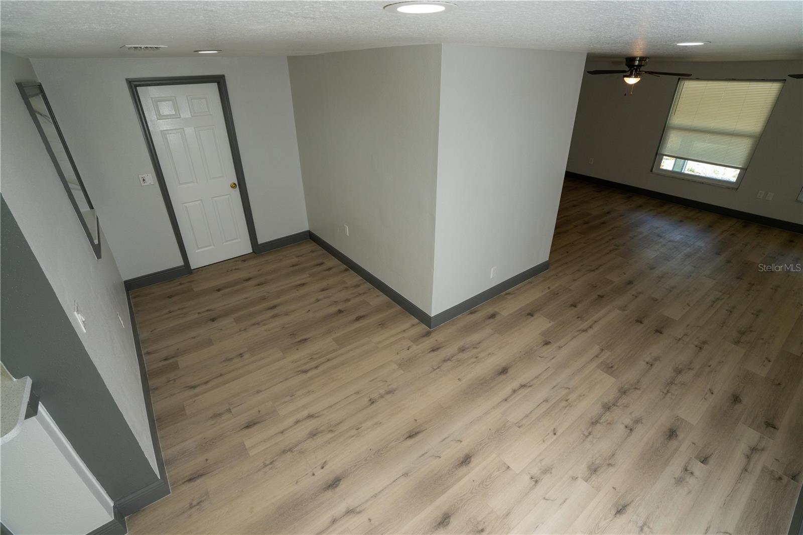 Listing photo id 4 for 2908 Edenwood Street