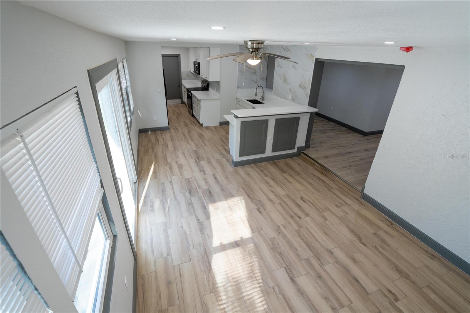 Listing photo id 5 for 2908 Edenwood Street
