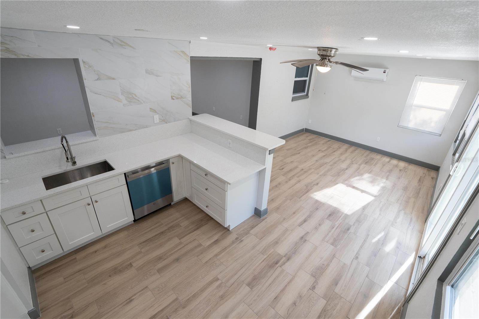 Listing photo id 6 for 2908 Edenwood Street