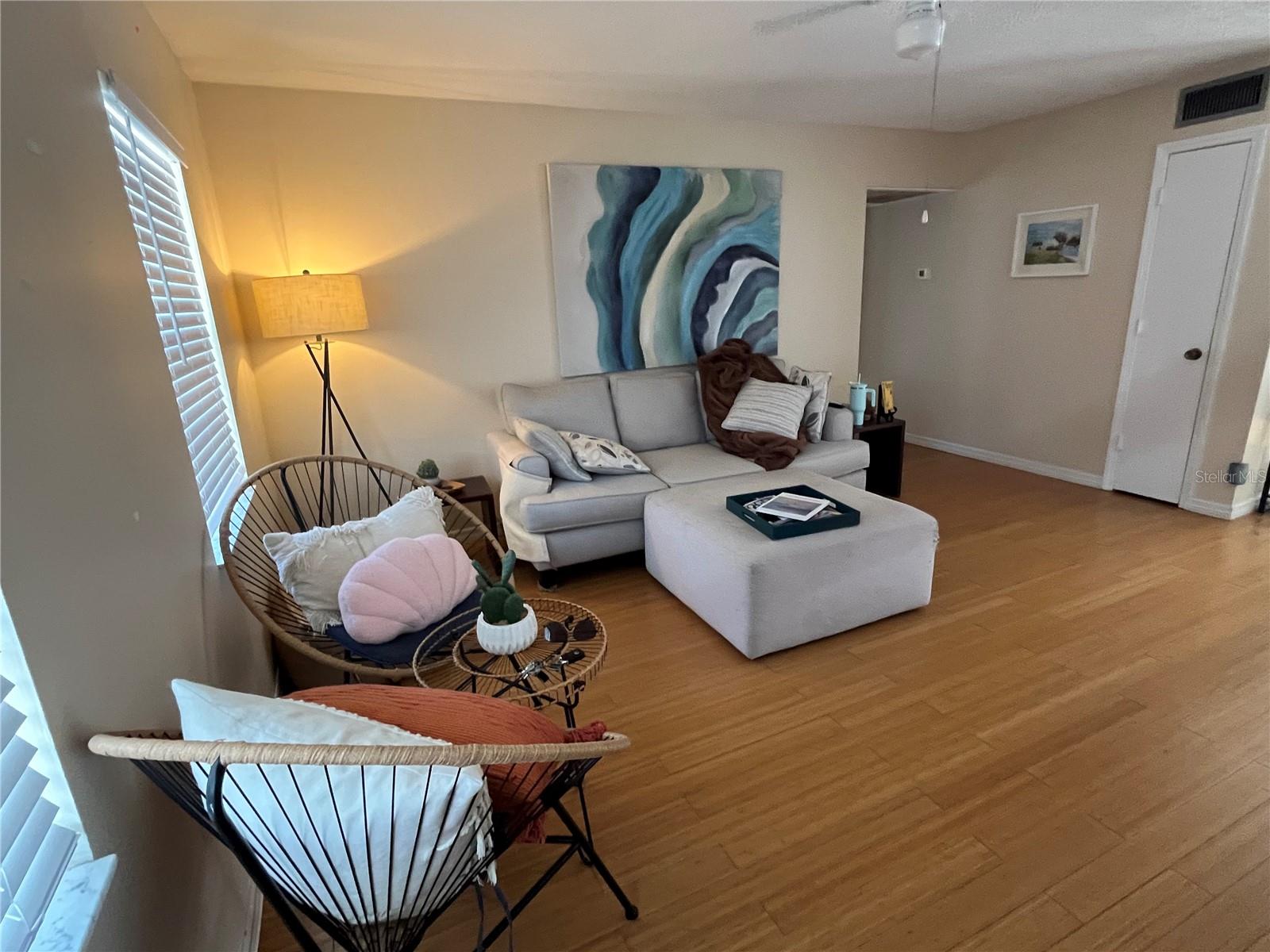 Image 3 of 14 For 6980 Avenue Des Palais  2