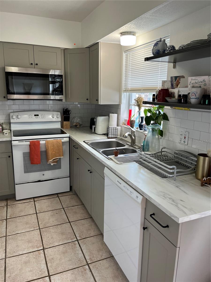 Image 8 of 14 For 6980 Avenue Des Palais  2