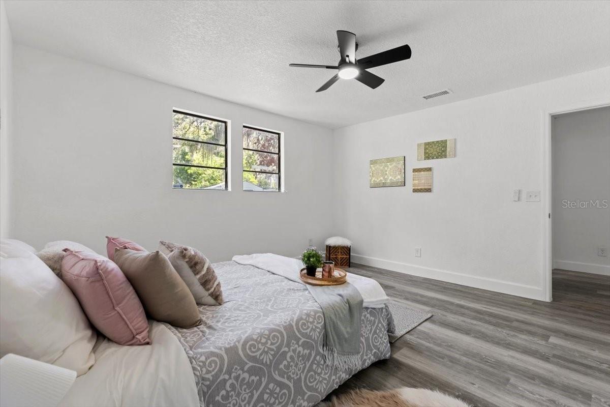 Image 16 of 21 For 4112 E Ellicott St
