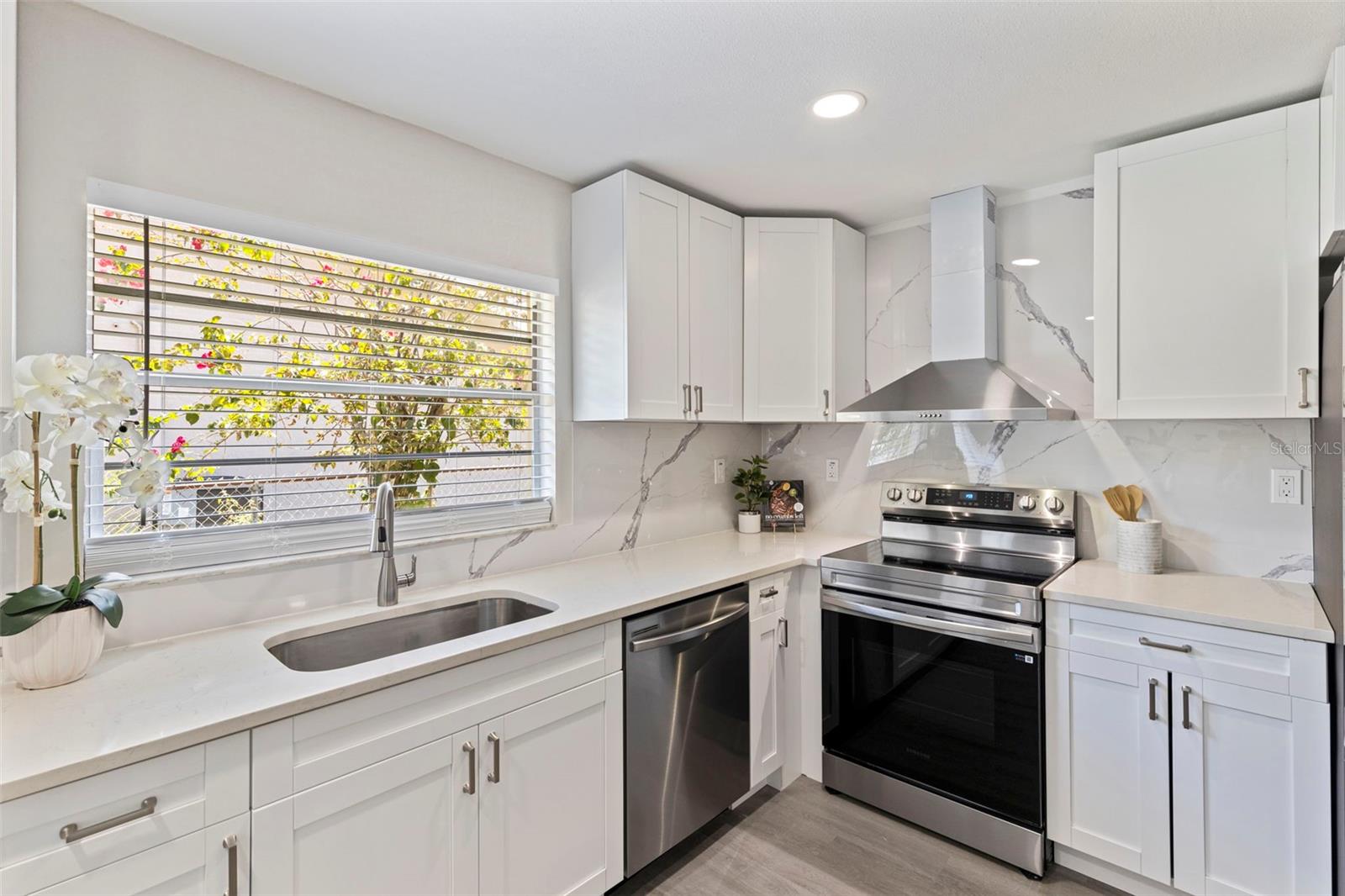 Image 14 of 49 For 834 Riverside Drive