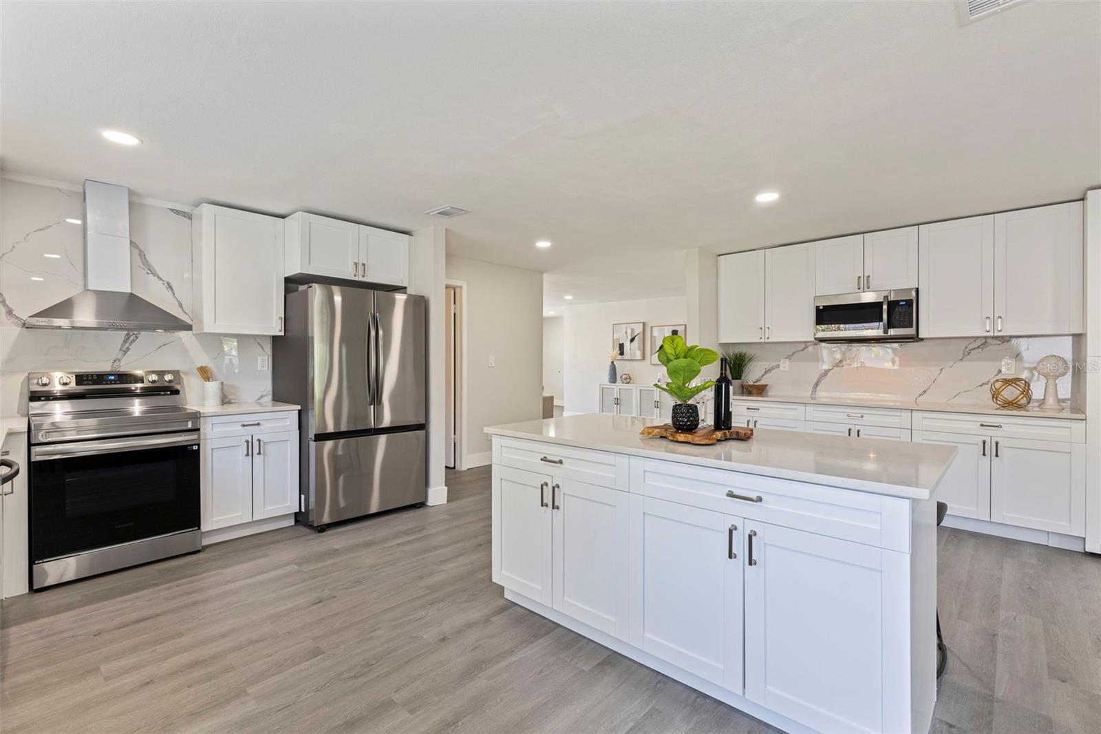 Image 15 of 49 For 834 Riverside Drive