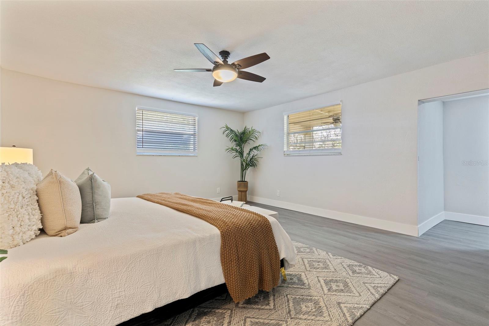 Image 19 of 49 For 834 Riverside Drive