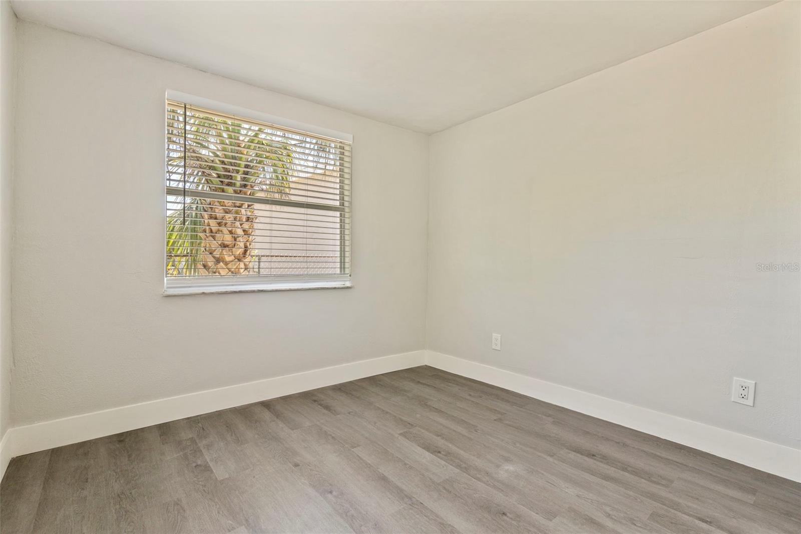Image 24 of 49 For 834 Riverside Drive