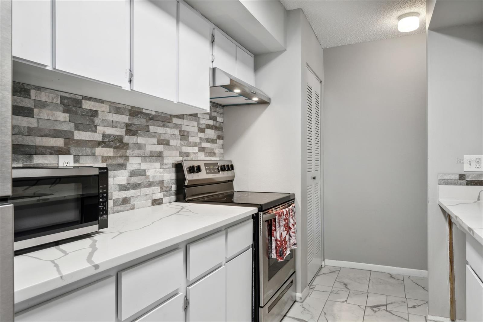 Image 11 of 29 For 13608 Village Drive 6203