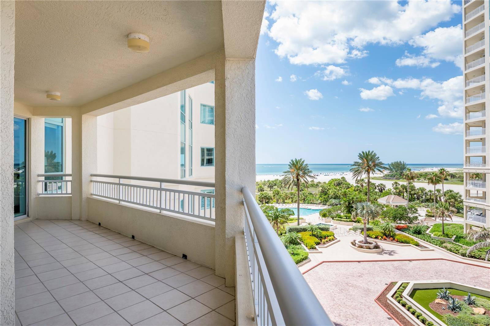 Image 11 of 38 For 1180 Gulf Boulevard 504