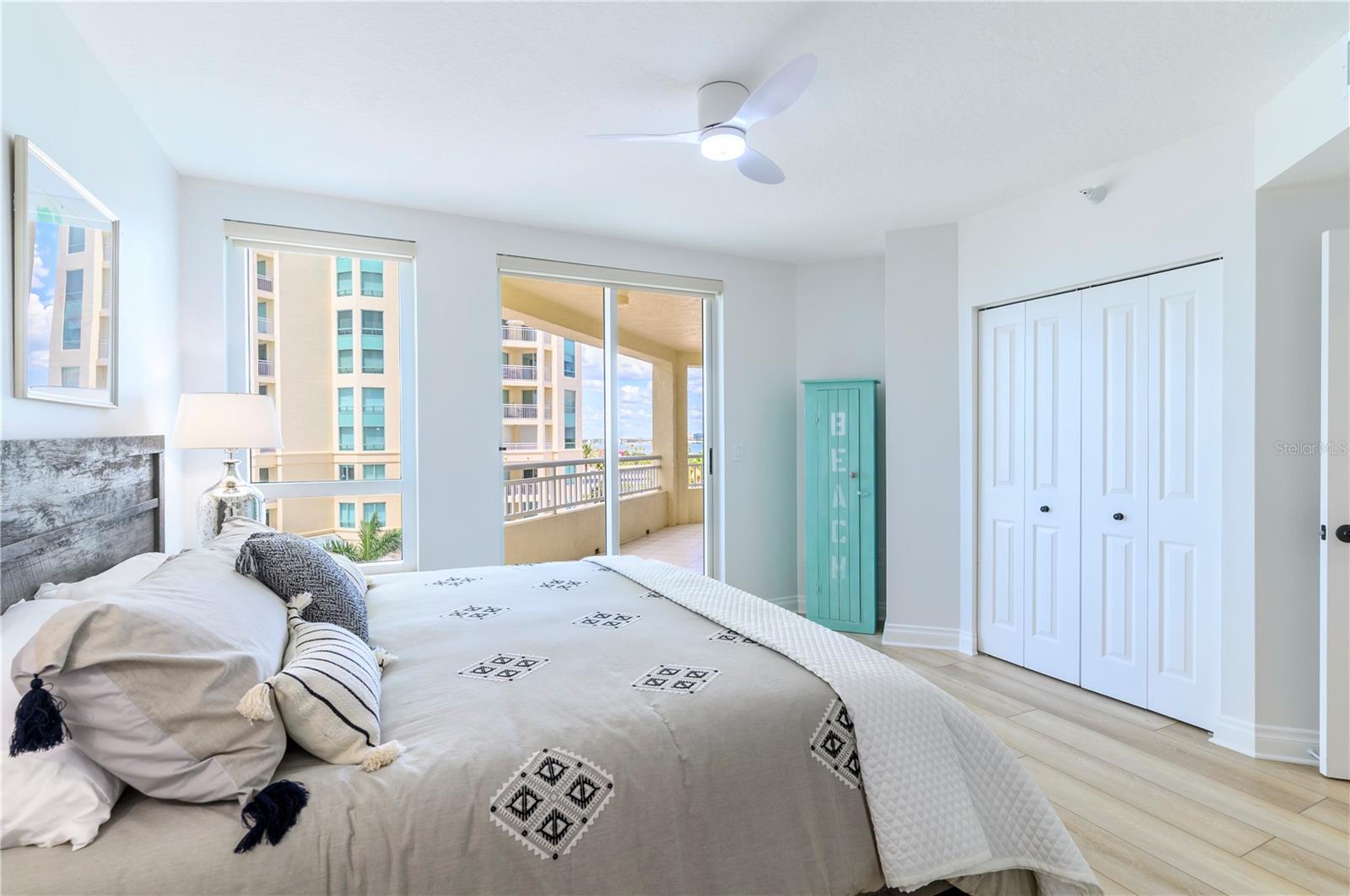 Image 24 of 38 For 1180 Gulf Boulevard 504