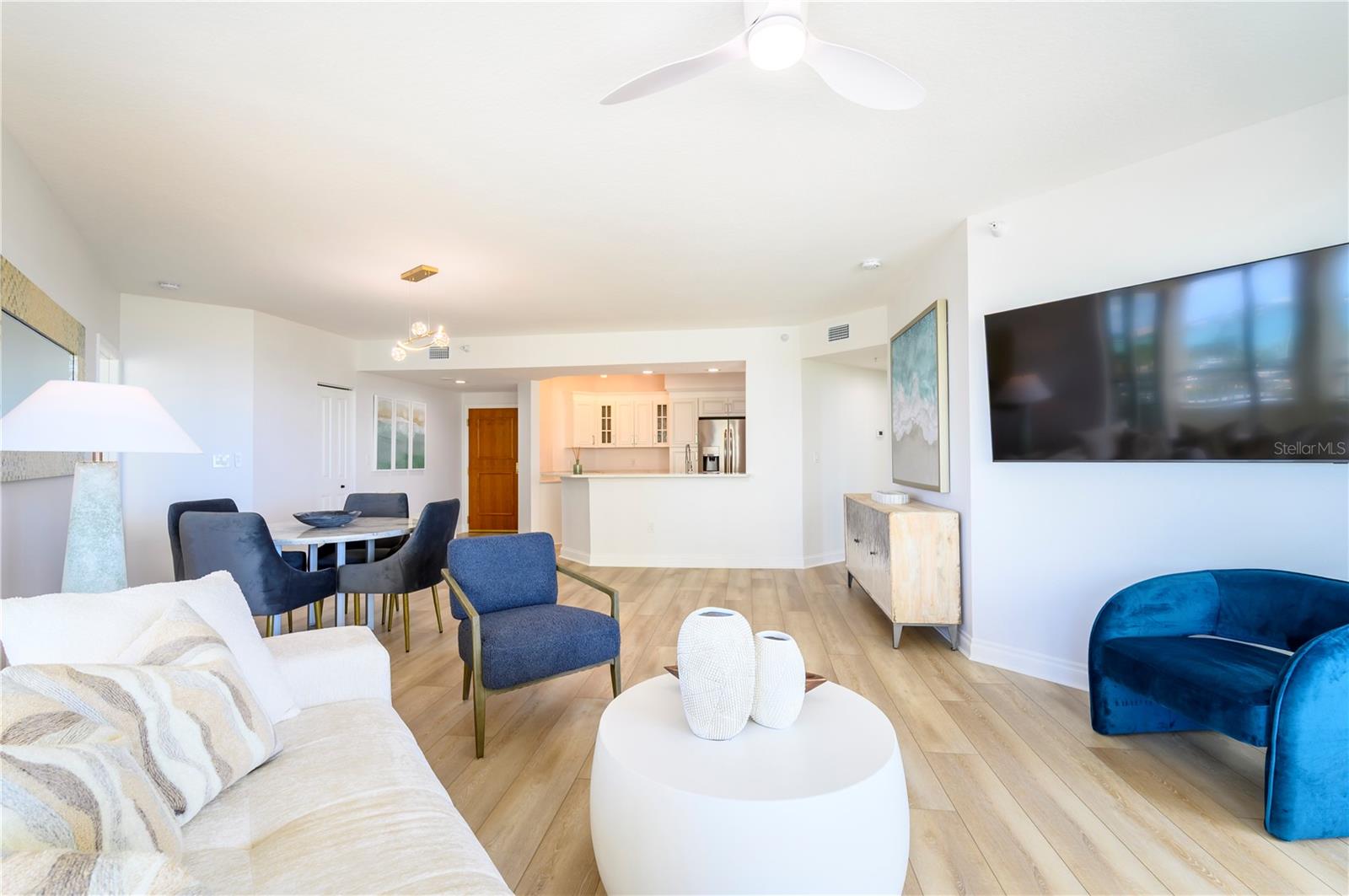Image 4 of 38 For 1180 Gulf Boulevard 504