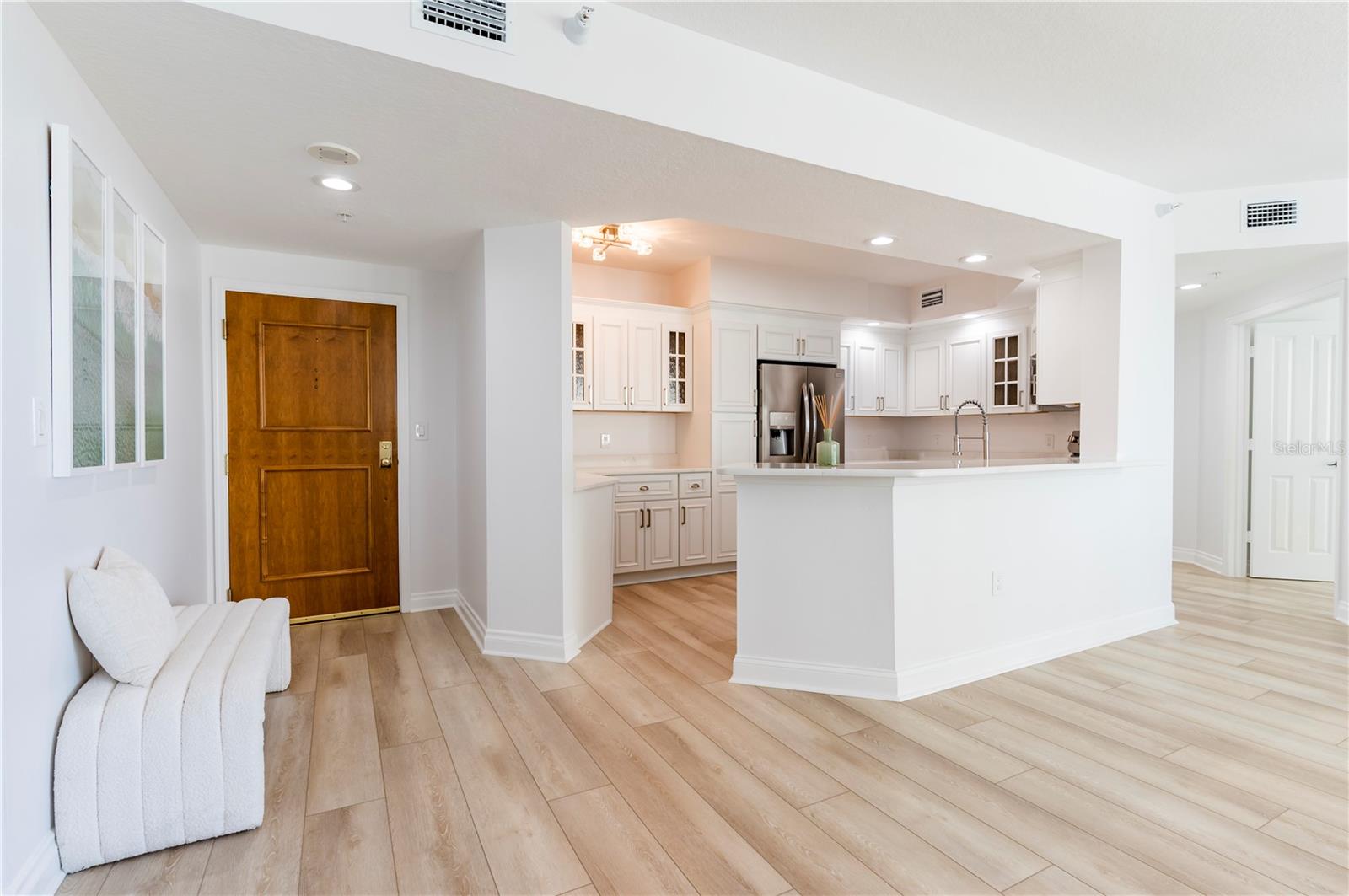 Image 6 of 38 For 1180 Gulf Boulevard 504