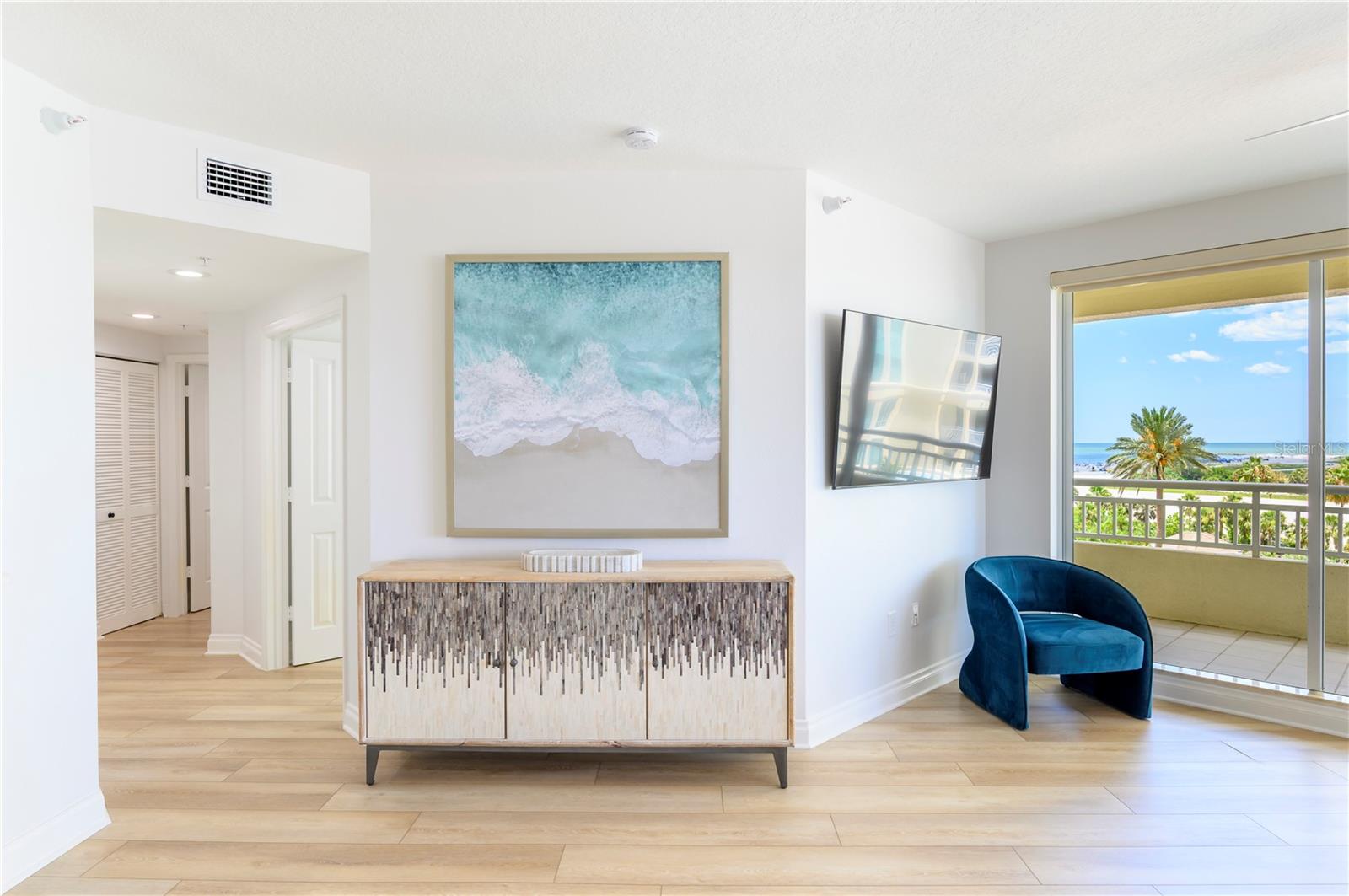 Image 8 of 38 For 1180 Gulf Boulevard 504