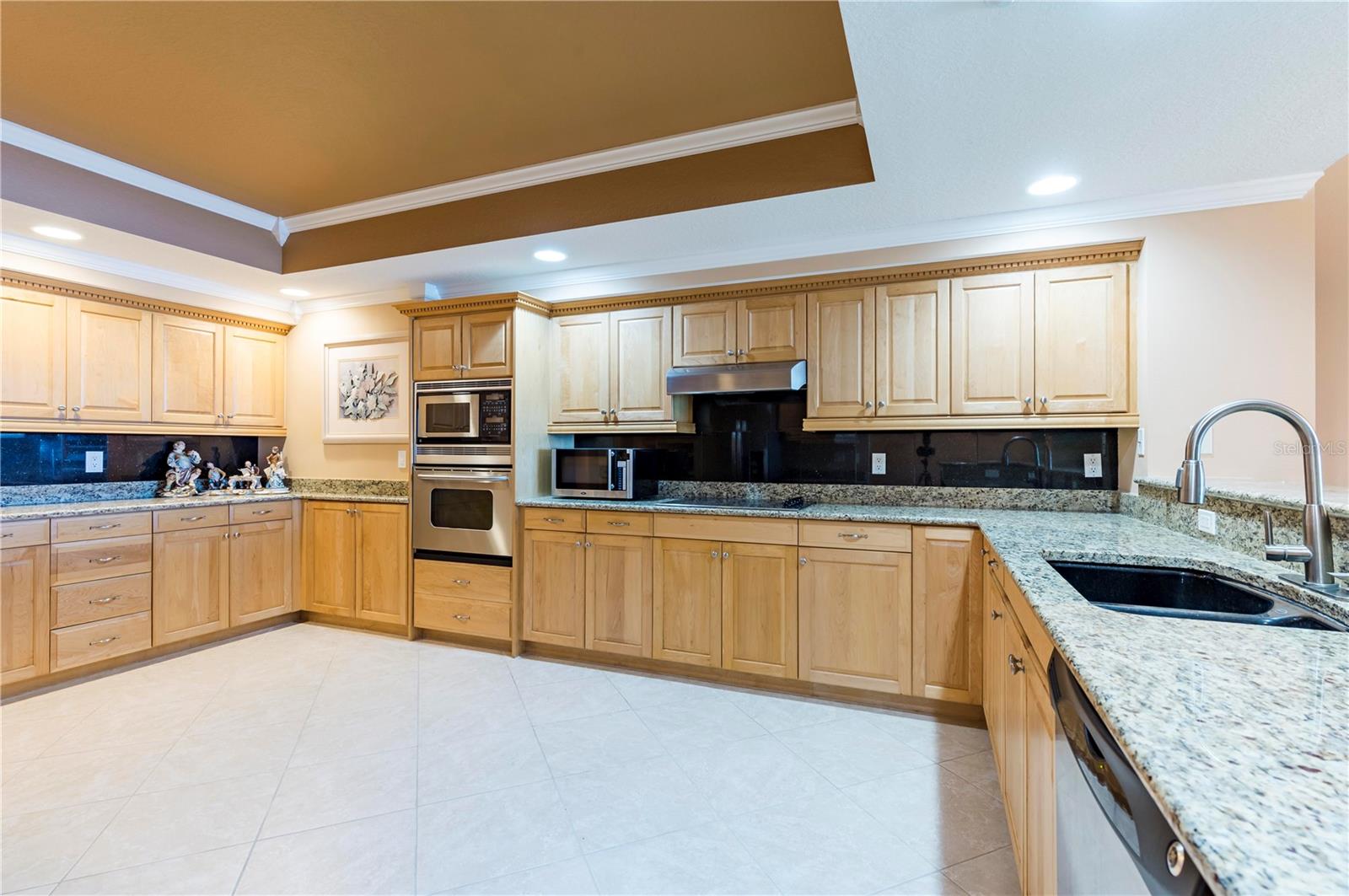 Image 12 of 45 For 17720 Gulf Boulevard A702