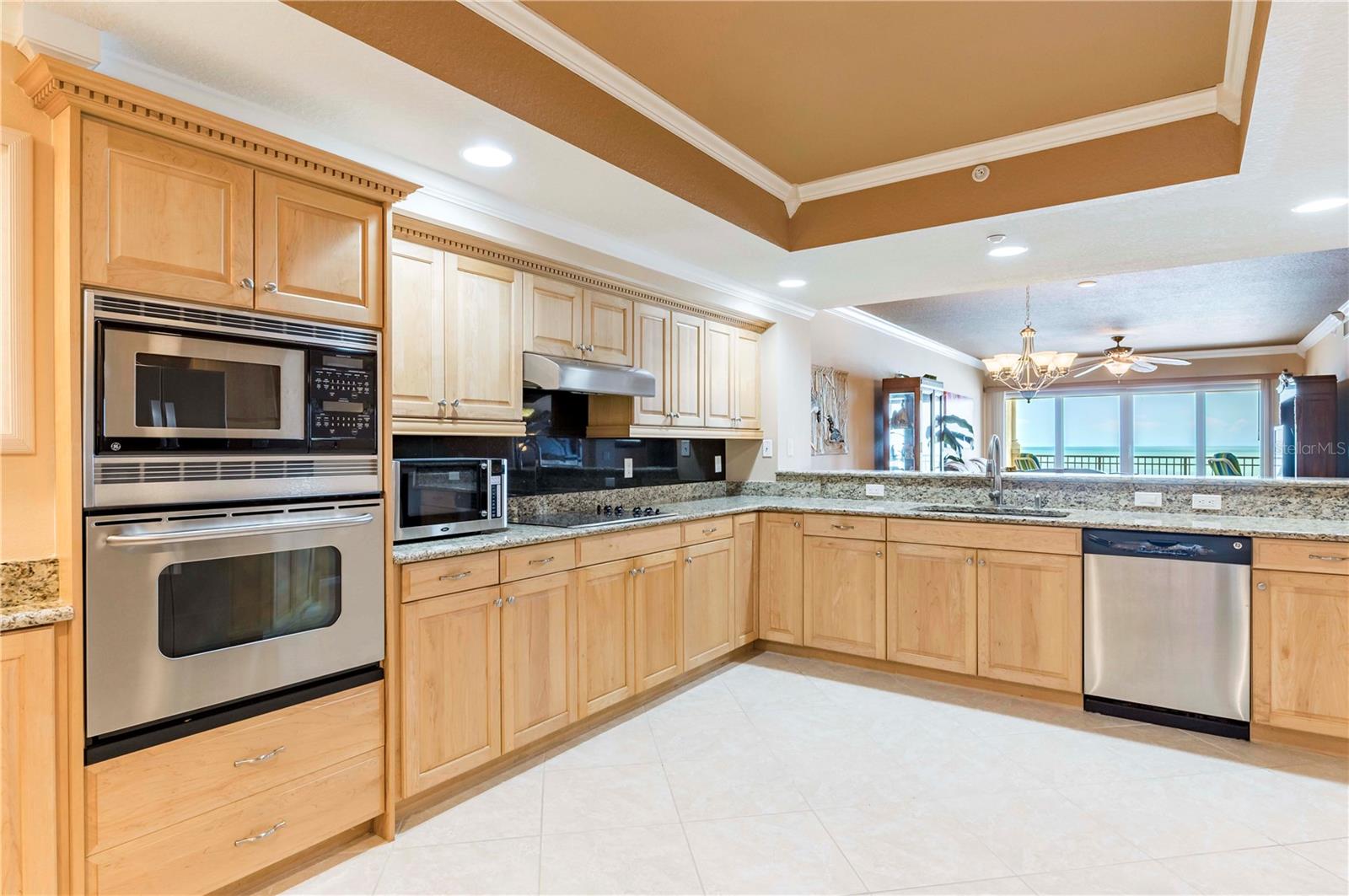 Image 13 of 45 For 17720 Gulf Boulevard A702