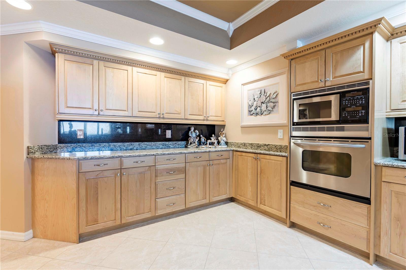 Image 16 of 45 For 17720 Gulf Boulevard A702