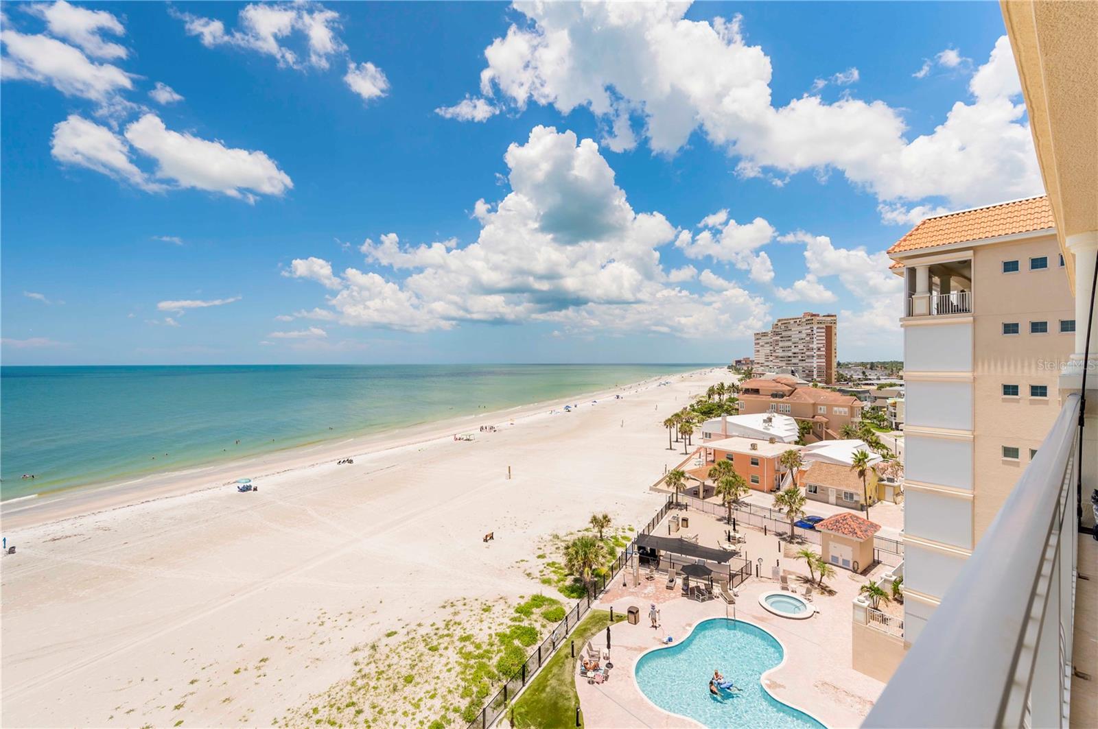 Image 18 of 45 For 17720 Gulf Boulevard A702