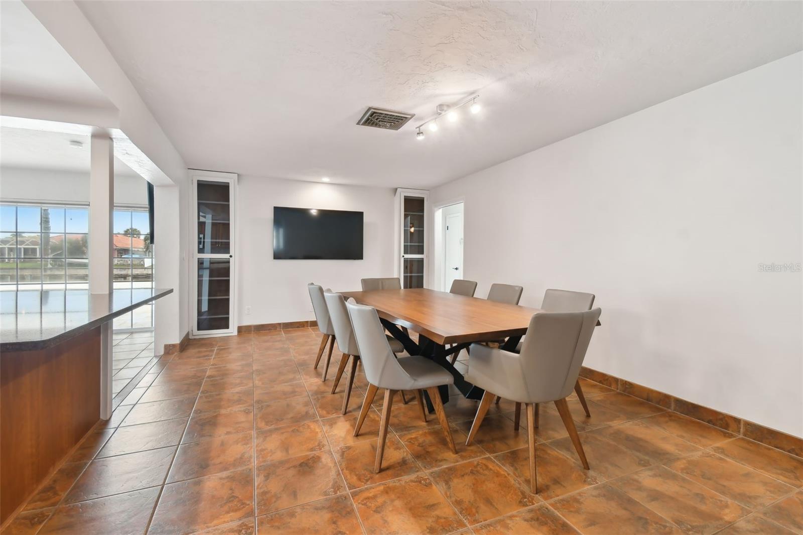 Image 18 of 67 For 4328 40th Street S