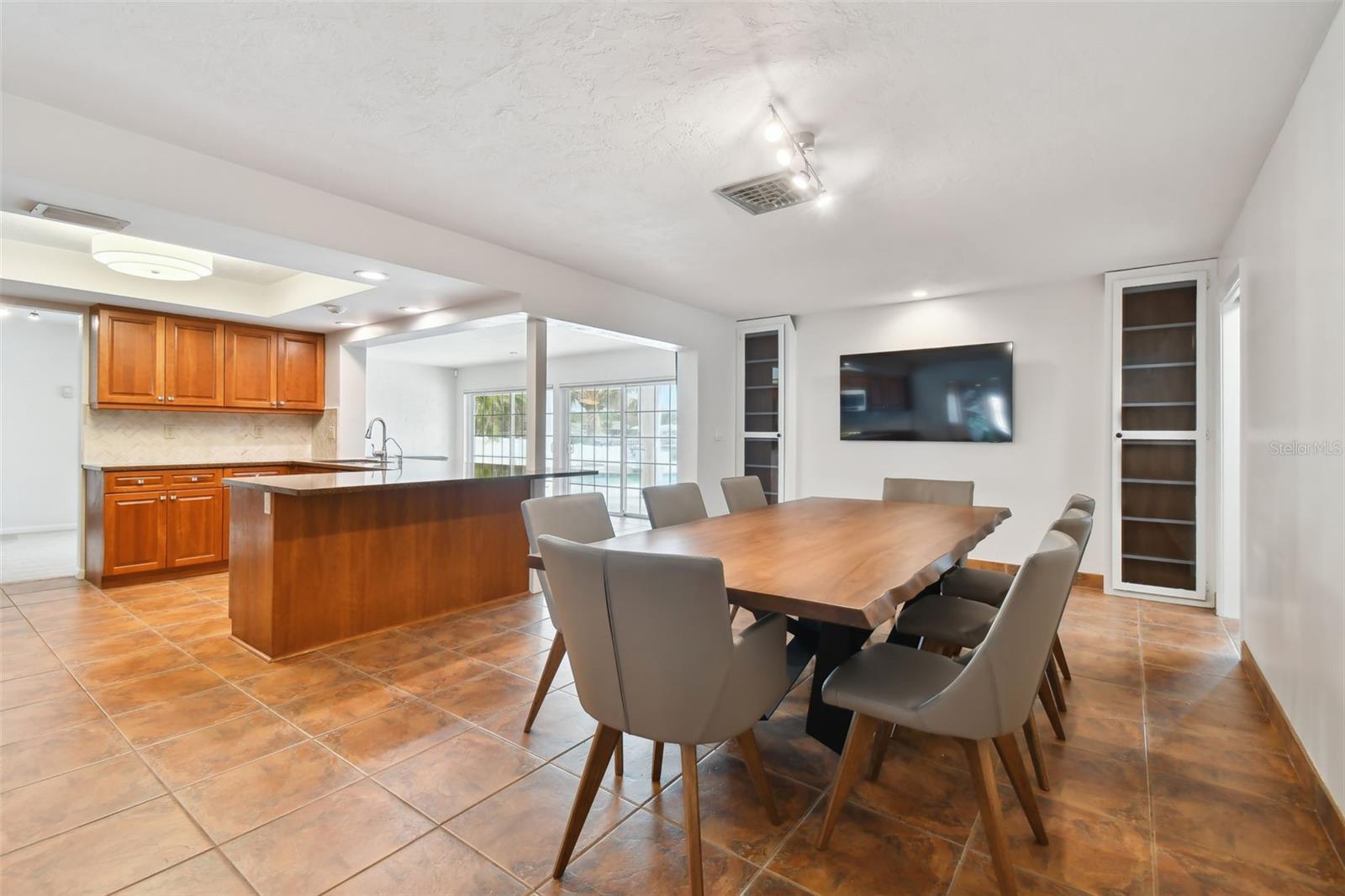 Image 19 of 67 For 4328 40th Street S