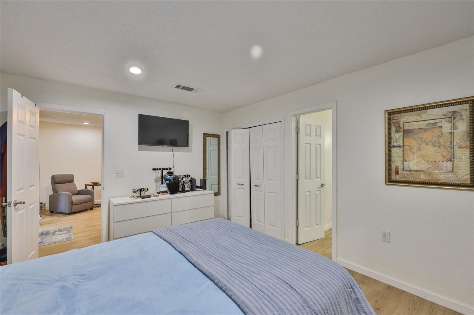 Image 11 of 19 For 3836 Lake Drive 121