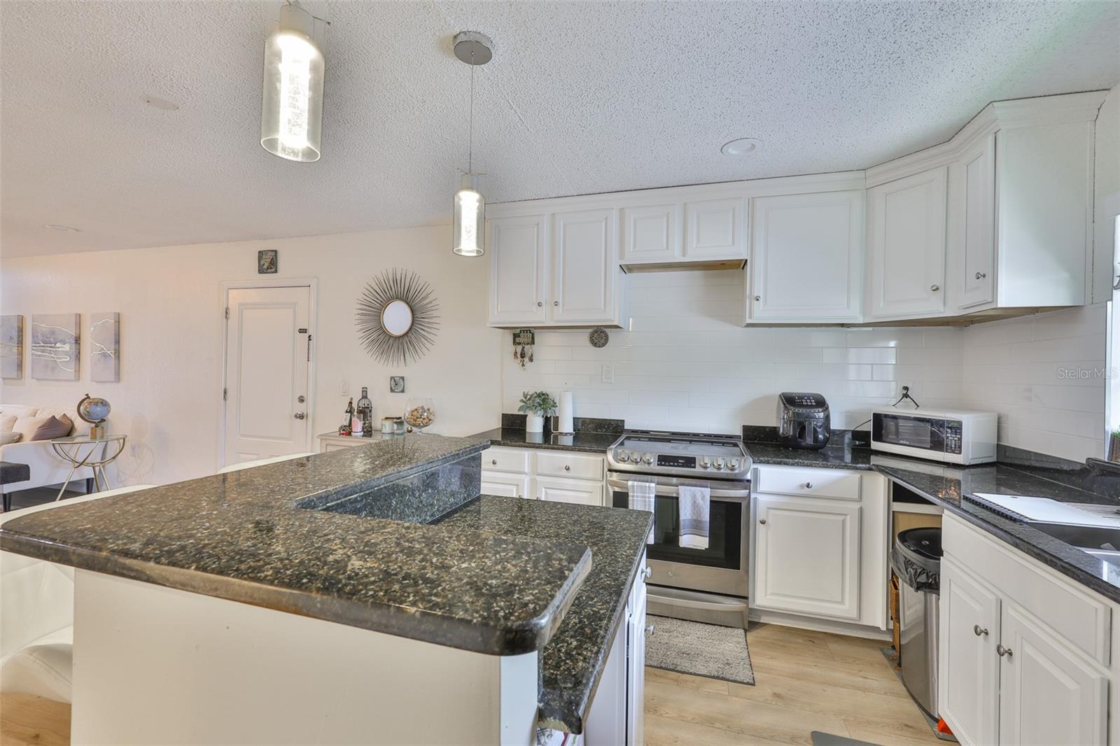 Image 5 of 19 For 3836 Lake Drive 121