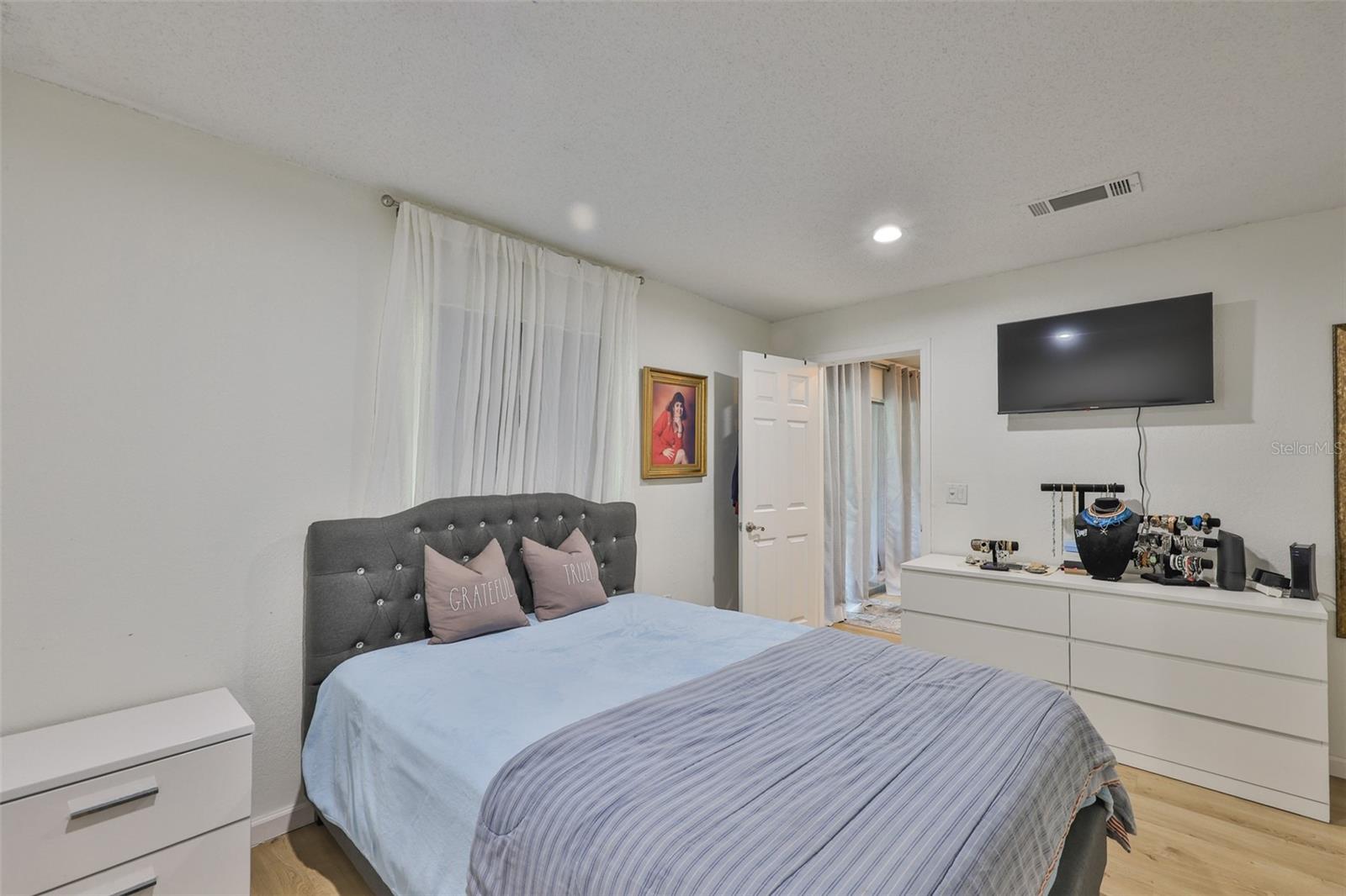 Image 9 of 19 For 3836 Lake Drive 121