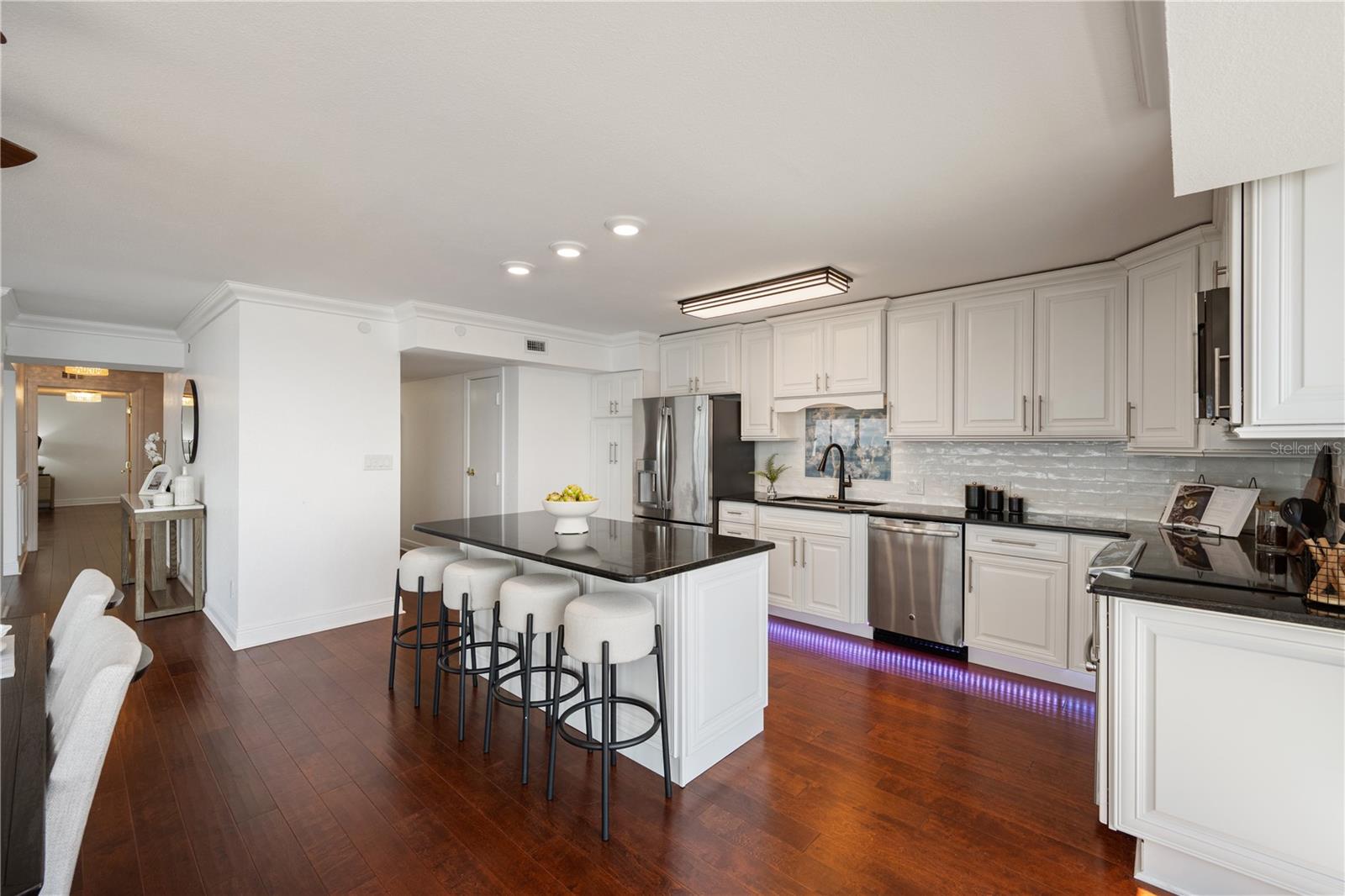 Image 16 of 49 For 3301 Bayshore Boulevard 1908b